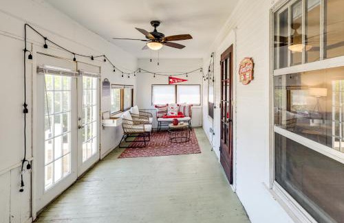 Lincoln House | 1 Mi to UNL Group Getaway with Game Area