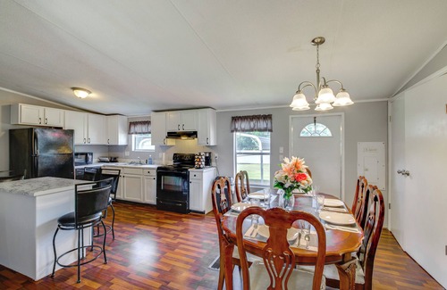 Albany House | 1 Mi to US Marine Base Albany: Cozy Getaway!