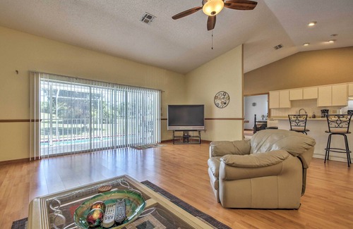 Spring Hill House | 1 Mi to Weeki Wachee: Home w/Pool in Spring Hill