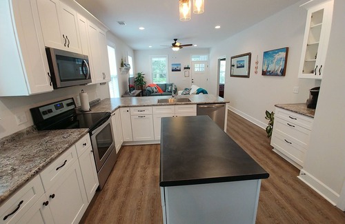 Port Royal House | 1 mile from Parris Island! Close to beaches, restaurants and shopping. Sleeps 8