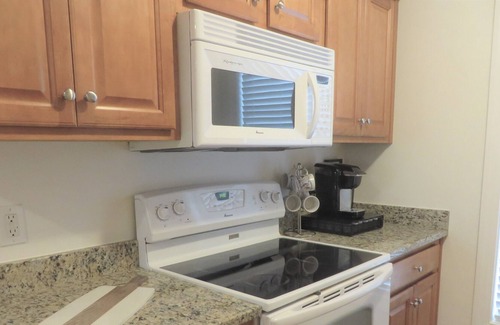 Charleston House | 1 mile to Credit One Stadium: Daniel Island Furnished 1 Bed, 1 Bath Studio Apt