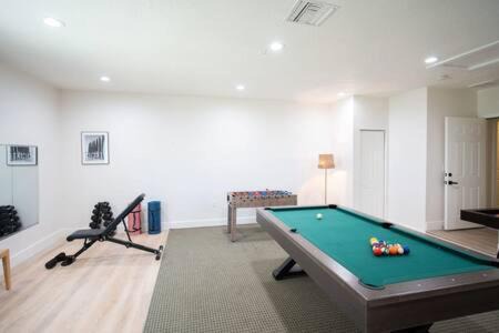 Wexford Leas House | 1 Mile to Honeymoon Island ~Heated Pool ~Putt Putt
