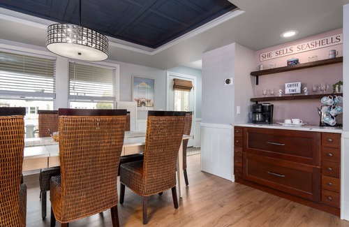 Briggs Farm House | 1 mile to Scarborough Beach-CENTRAL AIR! Block Island Ferry, Narragansett, 7 bed