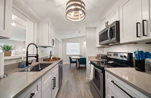 Indian Rocks Beach House | 1-min walk from beach! 4-bed house w/beach gear