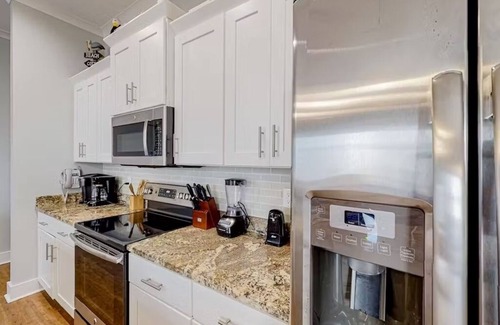 Gulf Shores House | 1 Min walk to beach | Sleeps 10 | Pool & Pier