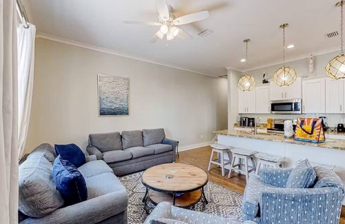 Gulf Shores House | 1 Min walk to beach | Sleeps 10 | Pool & Pier