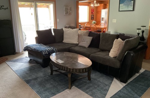 Lawrence House | 1 night or more. A Charming 3-bedroom-Spacious, Quiet, Comfortable Home