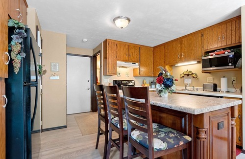Green Bay Apartment | 1 or 2 Bedrooms in spacious duplex for traveling professional close to Titletown
