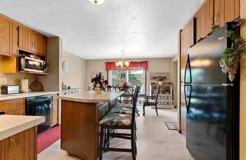 Green Bay Apartment | 1 or 2 Bedrooms in spacious duplex for traveling professional close to Titletown