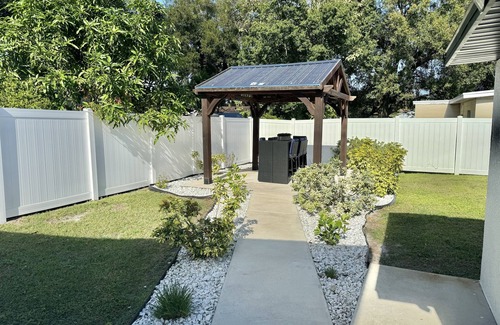 Bearss Plaza Villa | 1 Room w Queen bed and full size sofa bed