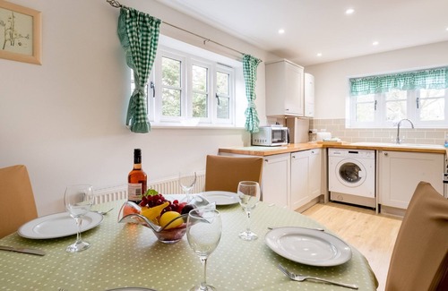 Saxmundham Apartment | 1 Roseanna Cottage - sleeps 4 guests in 2 bedrooms