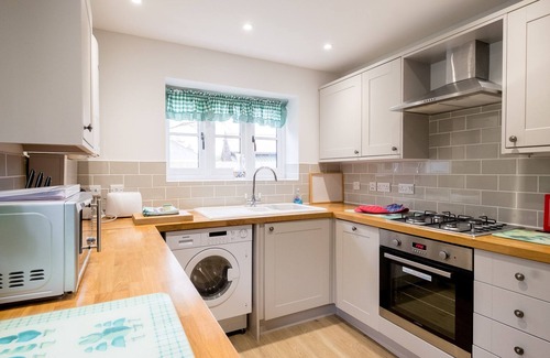 Saxmundham Apartment | 1 Roseanna Cottage - sleeps 4 guests in 2 bedrooms