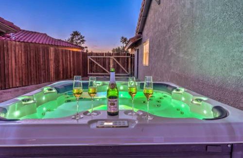 Henderson House | 1 Story, 3 BR Home w Hot tub, Pool Grill, Firepit