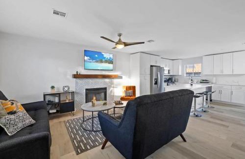 Henderson House | 1 Story, 3 BR Home w Hot tub, Pool Grill, Firepit