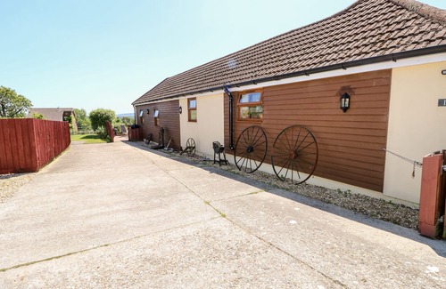Ryde Cottage | 1 THE STABLES, with a garden in Ryde