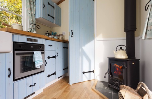 Etchinghill Cabin | 10 acres of woodland