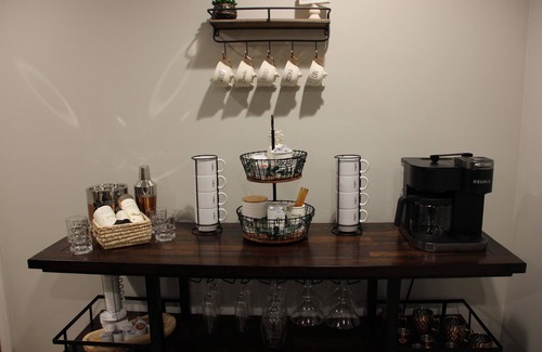 Dahlonega Cabin | 10 bdrm Cabin Lodge with Hot Tub, Grill & Firepit 10 mins from the Dahlonega Sq.