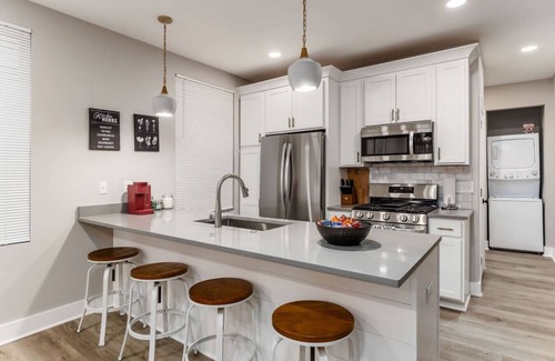 Livingston Park Apartment | 10) Entire Home/Private Parking/Fenced Yard