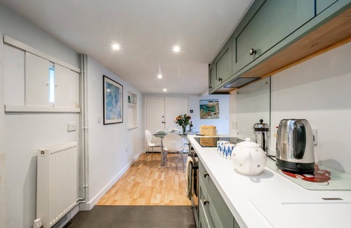 Aldeburgh Cottage | 10 Hertford Place - sleeps 5 guests in 3 bedrooms
