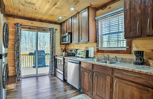 Trenton Cabin | 10 Mi to Drive-In: Lakefront Trenton Cabin!