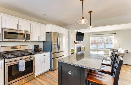 Verona House | 10 Mi to Dtwn Madison: Home w/Large Yard!