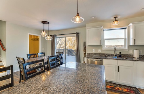 Verona House | 10 Mi to Dtwn Madison: Home w/Large Yard!