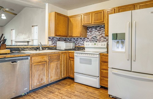 Acton House | 10 Mi to Dwtn Indianapolis: Home w/Grill & Yard