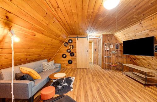 Hill House | 10 Mi to Newfoundland Lake Updated Forest Retreat