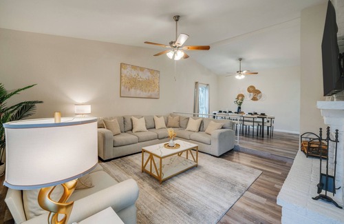 Grand Prairie House | 10 Mi to Six Flags: Pet- & Family-Friendly Retreat