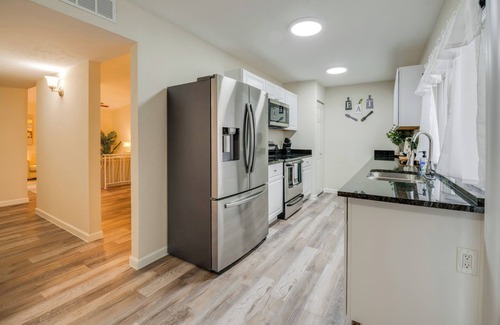 Grand Prairie House | 10 Mi to Six Flags: Pet- & Family-Friendly Retreat