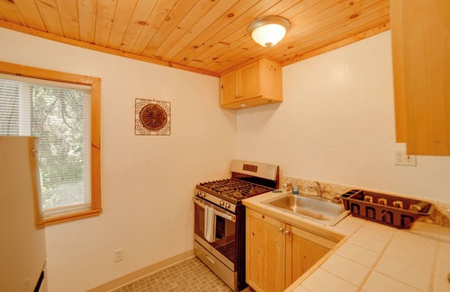 Cobb Apartment | 10 Mi to Twin Pine Casino: Peaceful Cabin Getaway