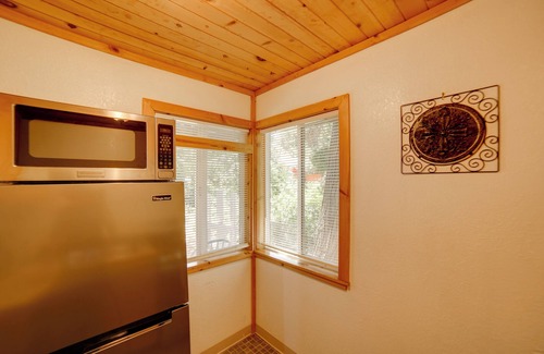 Cobb Apartment | 10 Mi to Twin Pine Casino: Peaceful Cabin Getaway