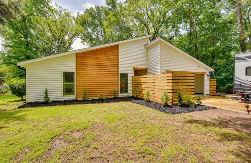 Wessex Square House | 10 Mi to Uptown Charlotte Family Home with Backyard