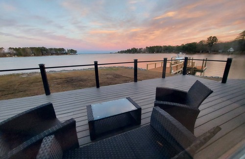 Gilbert House | 10 Mile View on Lake Murray, SC, Putting Green, Hot Tub, Lake Edge Fire Pit