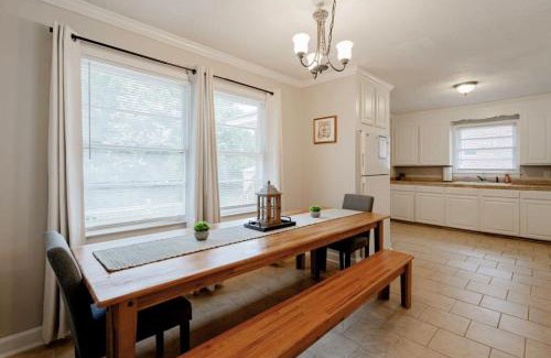 Eau Claire House | 10 Min from Downtown Columbia - The Ronnie Runner