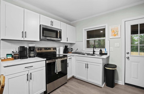 Southwest Raleigh House | 10 Min to Downtown | Desk | Fenced Yard | Wi-Fi