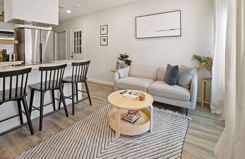 Greater East End House | 10 Min to Downtown - La Casita Blanca