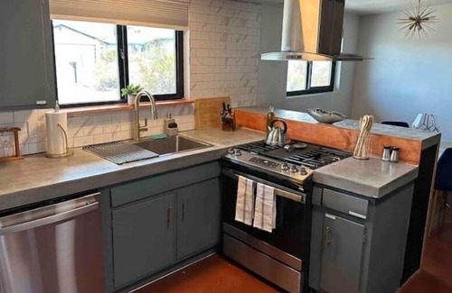 Twentynine Palms House | 10 Min to JTNP, Clean, Centrally Located