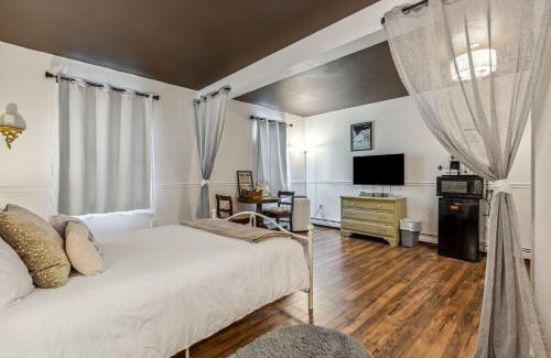 Bridgewater Hotel | 10 min to Mountains Queen Bed Woodstock Suite