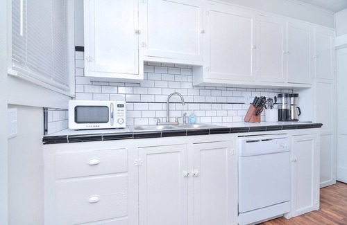 Shelby House | 10 min Walk to Uptown Shelby, Historic, parking!