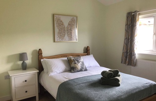 Bury St Edmunds Cabin | 10 Mins to Bury St Edmunds, Lovely Adults-only Lodge on Kings Forest, West Stow