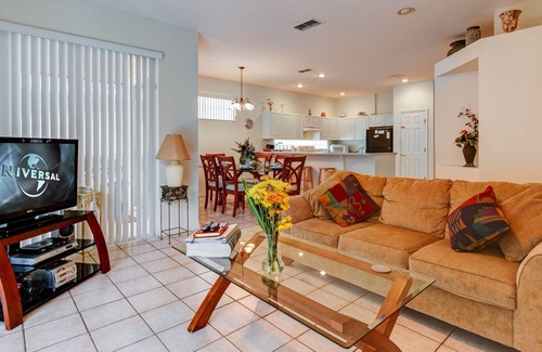 Sunset Lakes Villa | 10 MINS TO DISNEY WORLD - SOUTH-FACING POOL - FREE WI-FI - GAMES ROOM