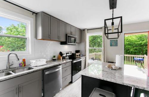 Birmingham House | 10 Mins to Downtown Modern in Magic City- Unit A