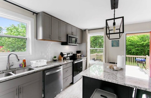 Birmingham House | 10 Mins to Downtown! Modern in Magic City- Unit A