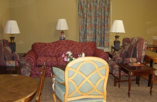 Caseyville Hotel | 10 minutes from downtown St. LouisnConvenient location off I-64