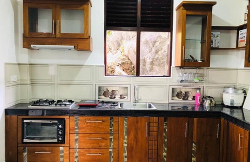 Unawatuna Villa | 10 minutes to Talpe Rock Pools and Unawatuna Beach with Beautiful Mountain View,