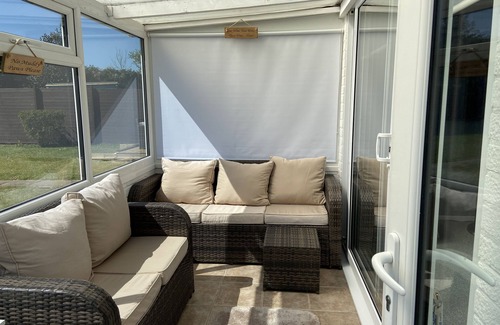 Hythe Apartment | 10 minutes to the euro tunnel. Lovely 1 bedroom annexe, sleeps 4, pet friendly