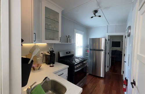 Venice House | 10 minutes walking to world famous Venice Beach and many wonderful restaurants