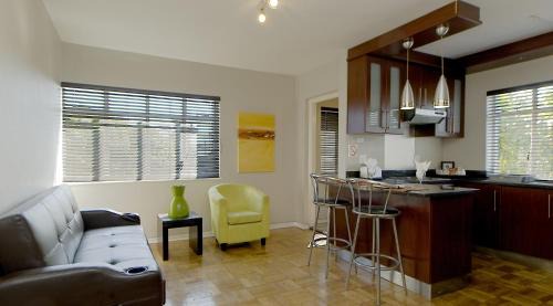 Port Elizabeth Central Hotel | 10 on Cape Self Catering Apartments