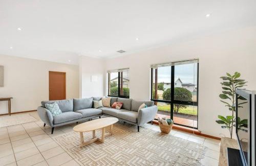 Hayborough House | 10 Rupara - Linen Included